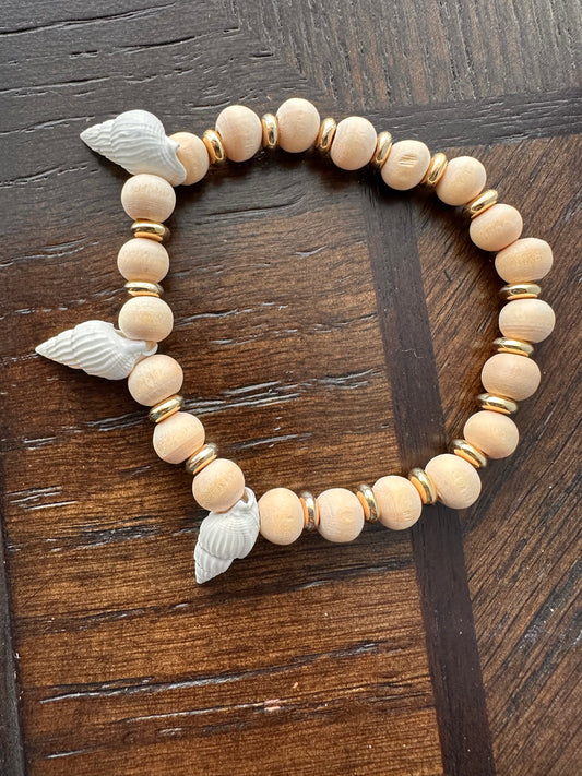 Beige and Gold Shell Bracelet